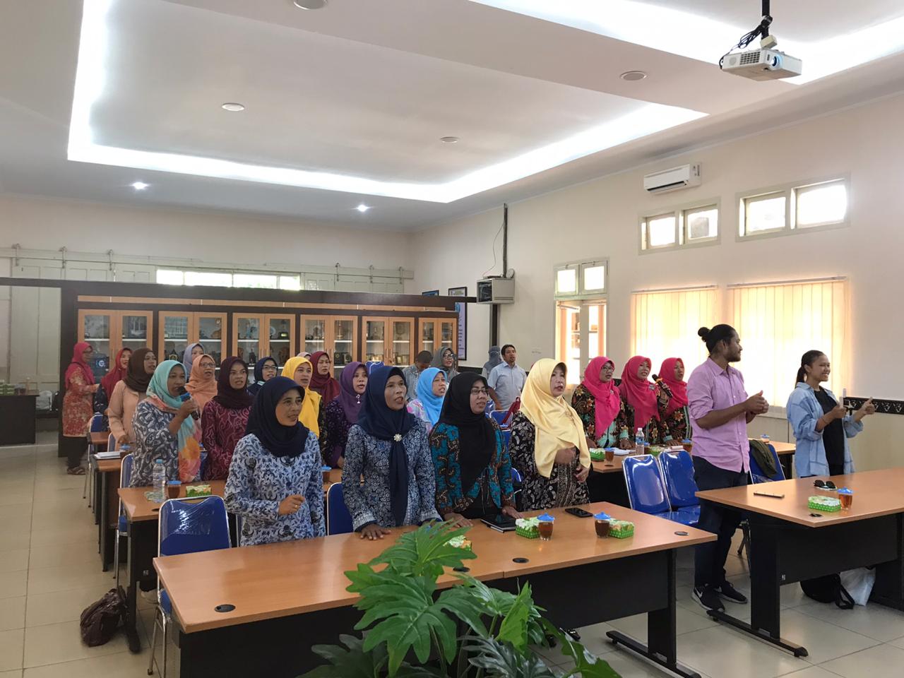 PELATIHAN BAHASA ISYARAT TINGKAT DASAR BAGI KADER PKDRT 86 DESA