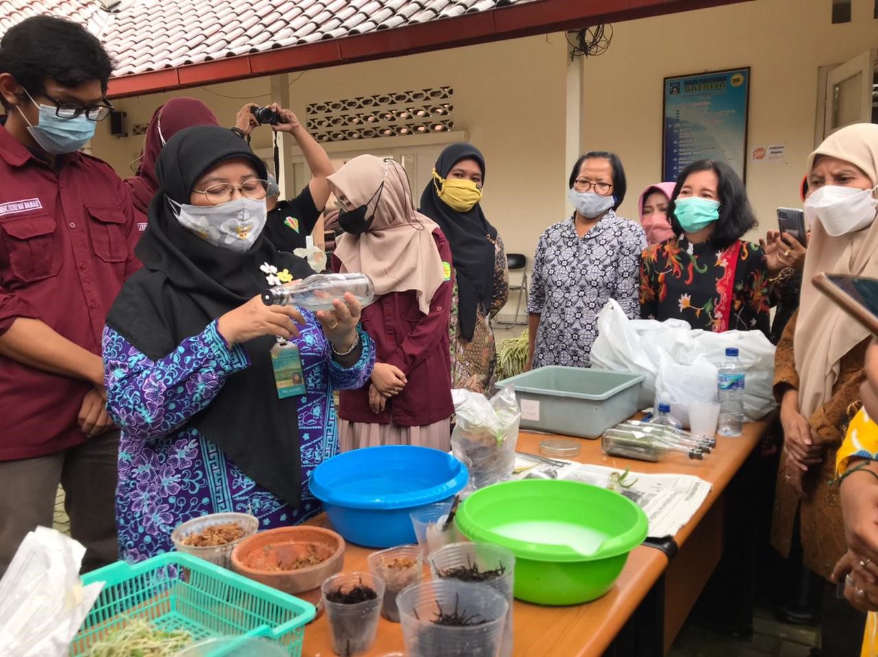 Pelatihan Ketrampilan Budidaya Anggrek untuk Pemberdayaan Perempuan Sleman bersama Fakultas Biologi UGM dan PAI DIY