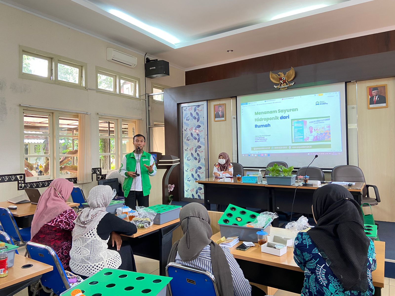 PELATIHAN HIDROPONIK DALAM UPAYA PEMBERDAYAAN PEREMPUAN DI KABUPATEN SLEMAN