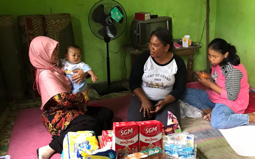 Penyerahan Bantuan Bahan Pangan bagi Keluarga Berisiko Stunting