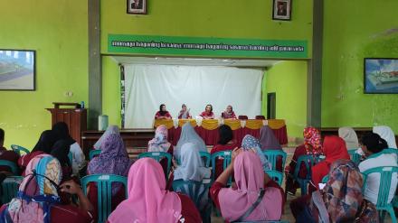 Rapat Koordinasi Kader Lansia Wukirsari, Cangkringan Diawali Dengan Senam Sehat