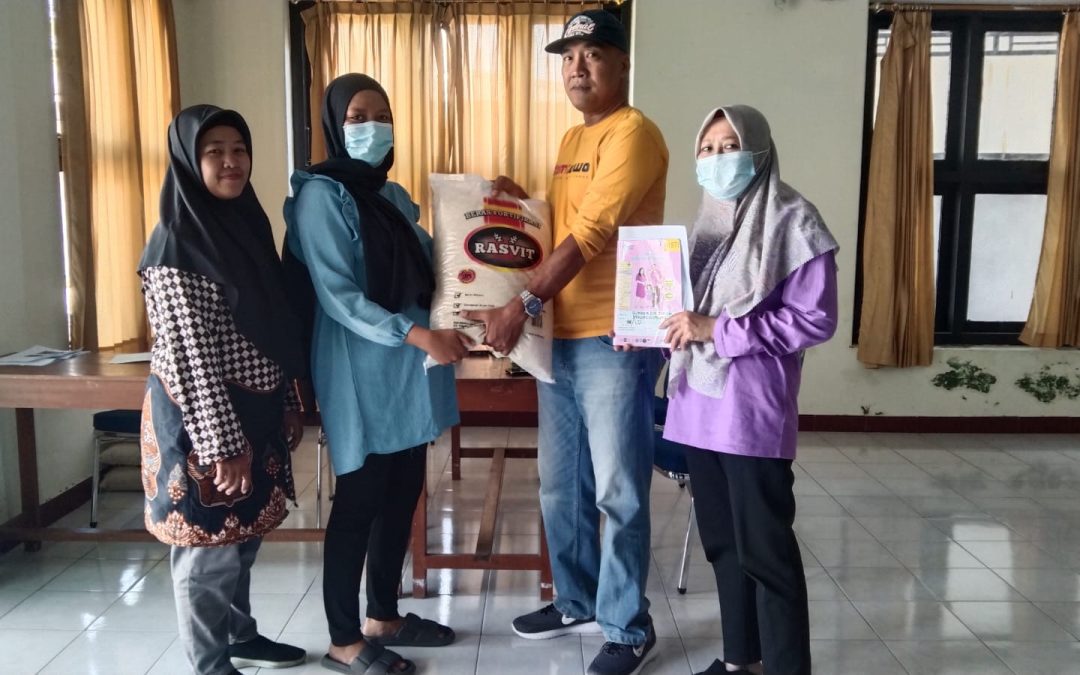 Pembagian Beras Fortifikasi untuk Ibu Hamil di Kalurahan Sendangarum