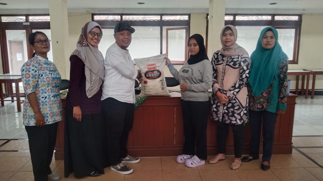 Pembagian Beras Fortifikasi untuk Ibu Hamil di Kalurahan Sendangagung