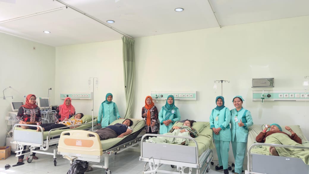 PELAYANAN BAKSOS KB MOW DALAM RANGKA ULANGTAHUN SADEWA